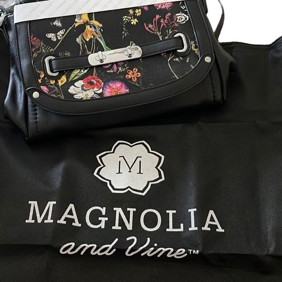 Magnolia and Vine Versa Collection Bag. Size Medium Black Leather flowers Magnet - Picture 7 of 10